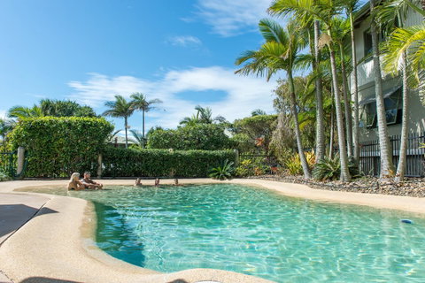 The Retreat Beach Houses - Pubs and Clubs 2