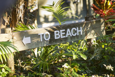 The Retreat Beach Houses - Pubs and Clubs 17