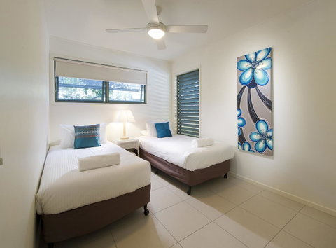 The Retreat Beach Houses - Pubs and Clubs 12