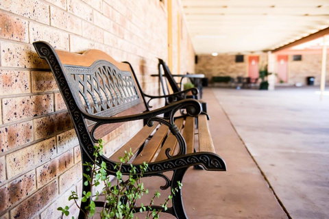 Clermont Country Motor Inn - Pubs and Clubs 5