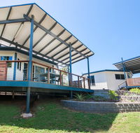 Sunset Cabins 1770 - Pubs and Clubs