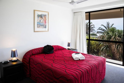Coolum Caprice - Pubs and Clubs 10
