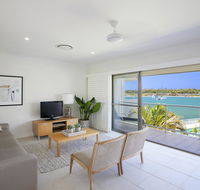 Noosa Shores Resort - Pubs and Clubs