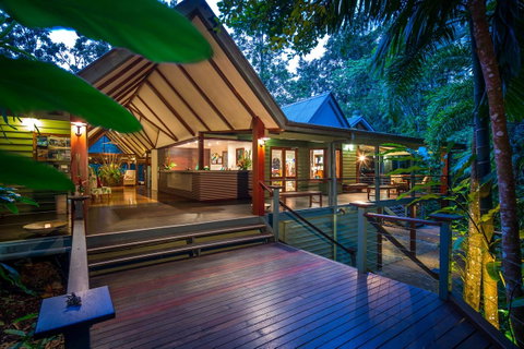 Silky Oaks Lodge - Pubs and Clubs 7