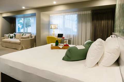 Pacific Hotel Cairns - Go Out 20