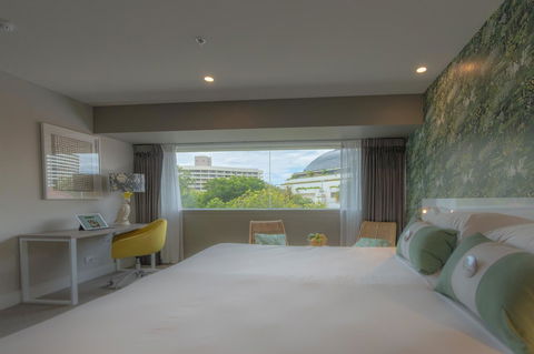 Pacific Hotel Cairns - Go Out 26