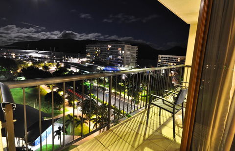 Pacific Hotel Cairns - Go Out 37