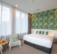 Pacific Hotel Cairns - Pubs and Clubs