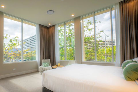 Pacific Hotel Cairns - Go Out 22