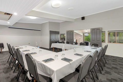 Econo Lodge Toowoomba Motel & Events Centre - Pubs and Clubs 9