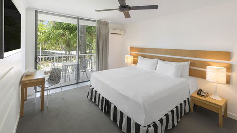Oaks Port Douglas Resort - Pubs and Clubs 26