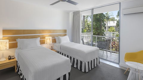 Oaks Port Douglas Resort - Pubs and Clubs 24