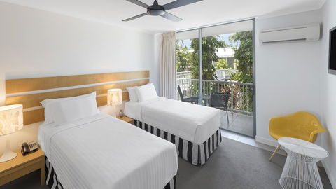 Oaks Port Douglas Resort - Pubs and Clubs 13