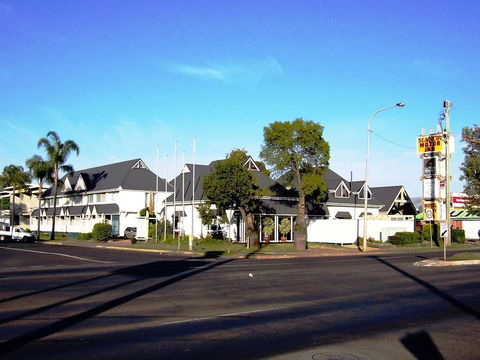 Dalby Manor Motor Inn - Pubs and Clubs 19