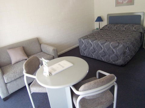 Dalby Manor Motor Inn - Pubs and Clubs 33