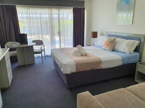 Dalby Manor Motor Inn - Pubs and Clubs 8