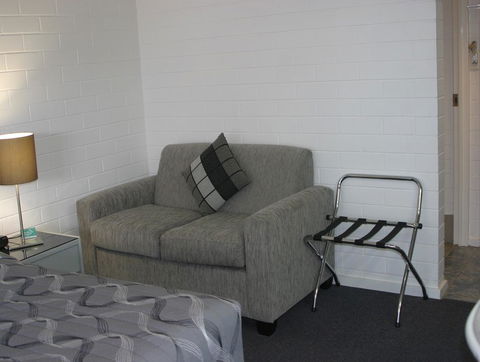 Dalby Manor Motor Inn - Pubs and Clubs 34