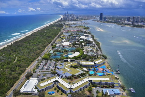 Sea World Resort - Pubs and Clubs 15