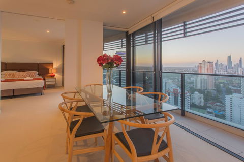 Oracle Resort Broadbeach - Gclr - Pubs and Clubs 10