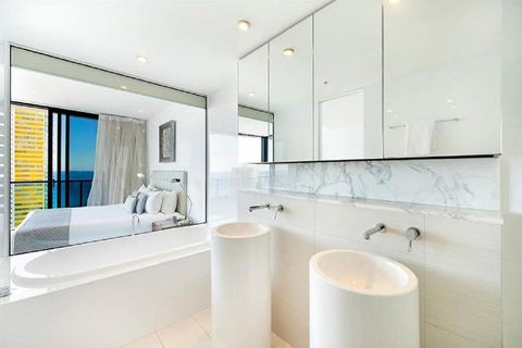 Oracle Resort Broadbeach - Gclr - Pubs and Clubs 2