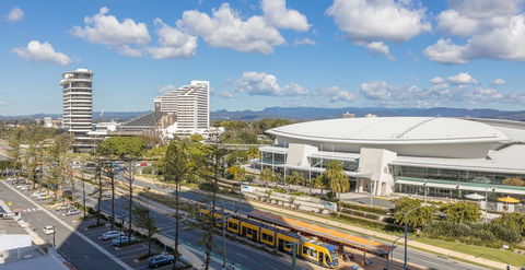 Qube Broadbeach - Pubs and Clubs 9