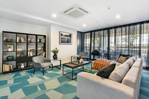Qube Broadbeach - Pubs and Clubs 33