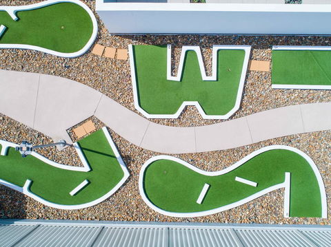 Mandolin Beachfront Resort - Pubs and Clubs 5