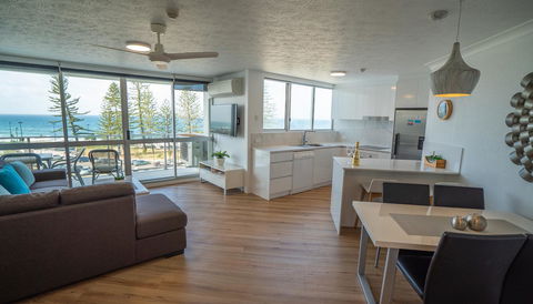 Mandolin Beachfront Resort - Pubs and Clubs 17