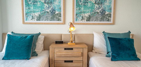 Mandolin Beachfront Resort - Pubs and Clubs 6