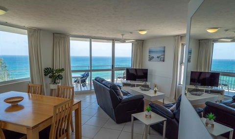 Mandolin Beachfront Resort - Pubs and Clubs 26