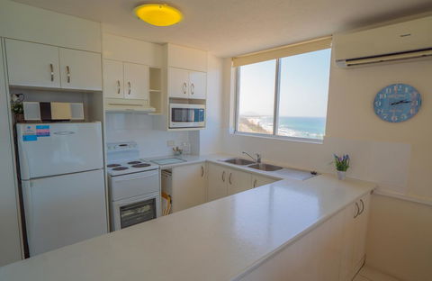 Mandolin Beachfront Resort - Pubs and Clubs 22