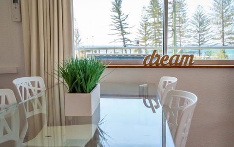 Mandolin Beachfront Resort - Pubs and Clubs 19