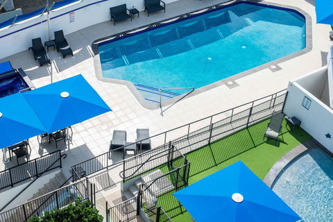 Mandolin Beachfront Resort - Pubs and Clubs 1