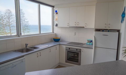 Mandolin Beachfront Resort - Pubs and Clubs 16