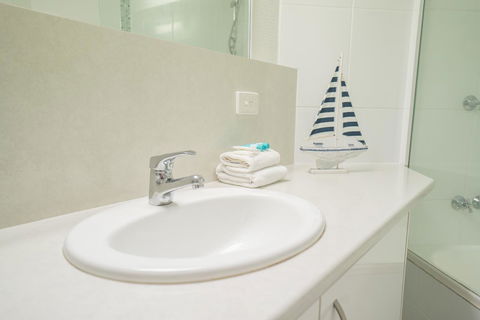 Mandolin Beachfront Resort - Pubs and Clubs 23