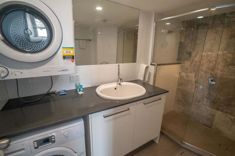 Mandolin Beachfront Resort - Pubs and Clubs 10