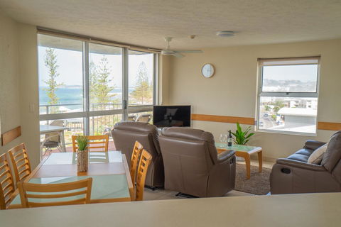 Mandolin Beachfront Resort - Pubs and Clubs 36