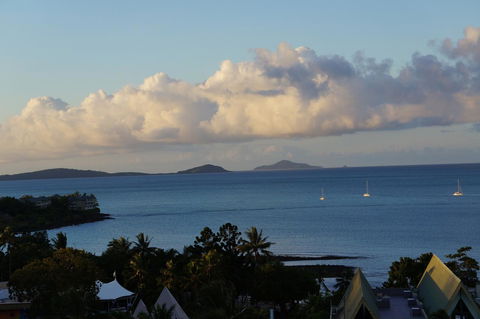 Ocean Views At Whitsunday Terraces Resort - Pubs and Clubs 17