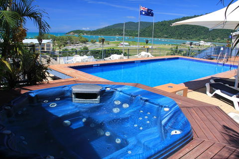 Ocean Views At Whitsunday Terraces Resort - Pubs and Clubs 2