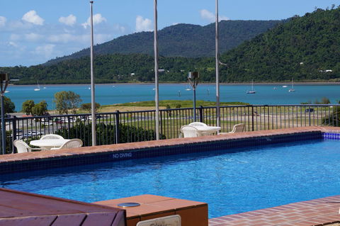 Ocean Views At Whitsunday Terraces Resort - Pubs and Clubs 3