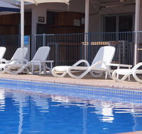 Airlie Whitsunday Terraces Resort - Pubs and Clubs
