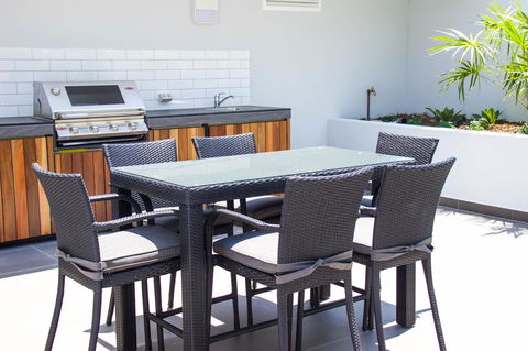 Synergy Broadbeach - Official - Pubs and Clubs 15