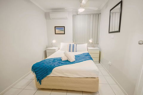 Airlie Apartments - Pubs and Clubs 2