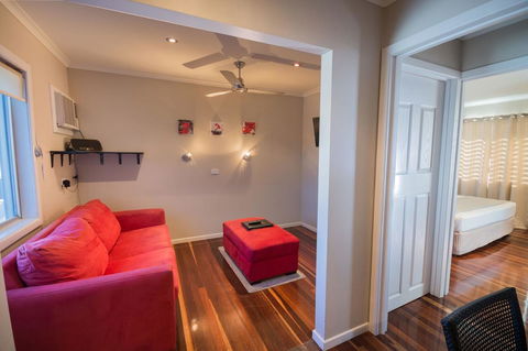 Airlie Apartments - Pubs and Clubs 19