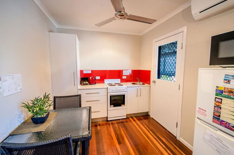 Airlie Apartments - Pubs and Clubs 18