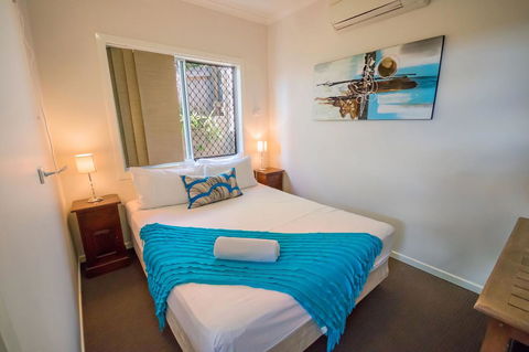 Airlie Apartments - Pubs and Clubs 14