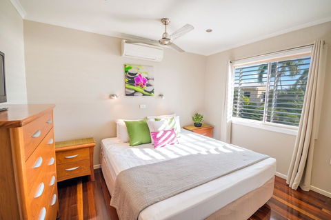 Airlie Apartments - Pubs and Clubs 20