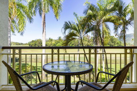 Paradise Links Resort Port Douglas - Pubs and Clubs 13
