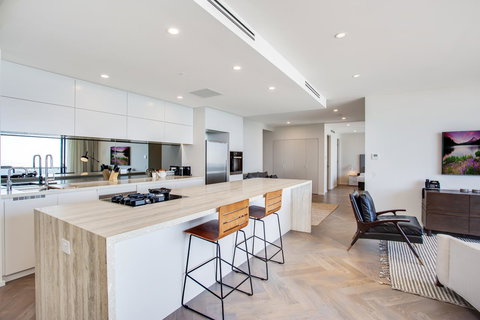 Iconic Kirra Beach Resort - Go Out 24