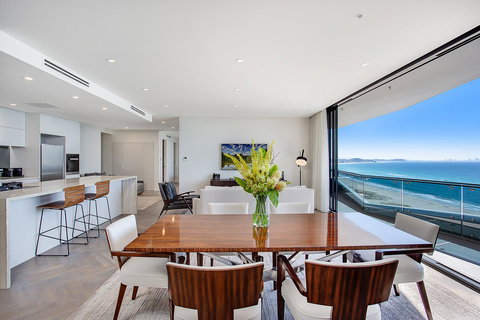 Iconic Kirra Beach Resort - Go Out 25